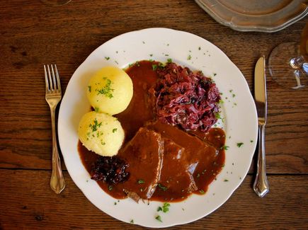 Sauerbraten mit Klößen